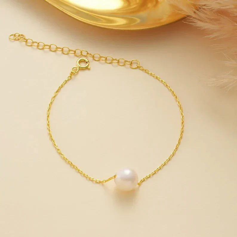 Eraya Jewel Gold Polished Single Pearl Bracelet shown on a white background