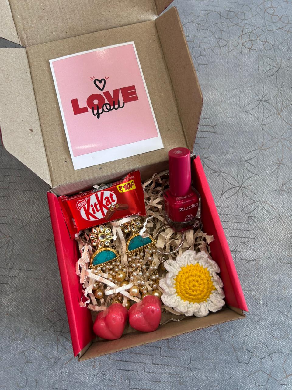 Mini Personalized Gift Hamper for Her – Valentine special